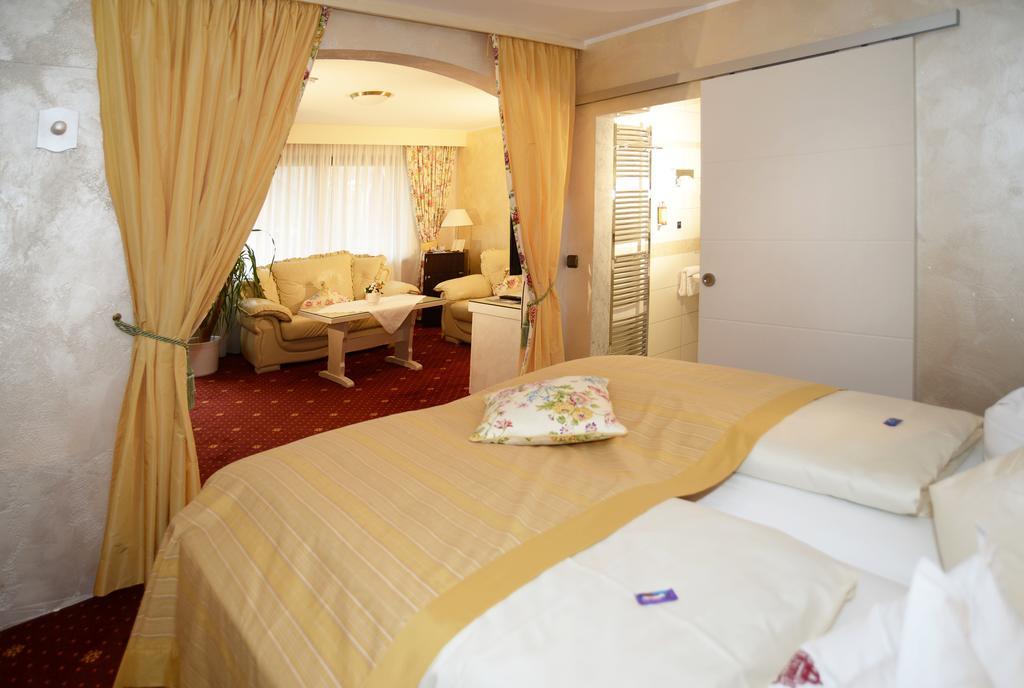 Hotel Krone Igelsberg Фройденштадт Экстерьер фото