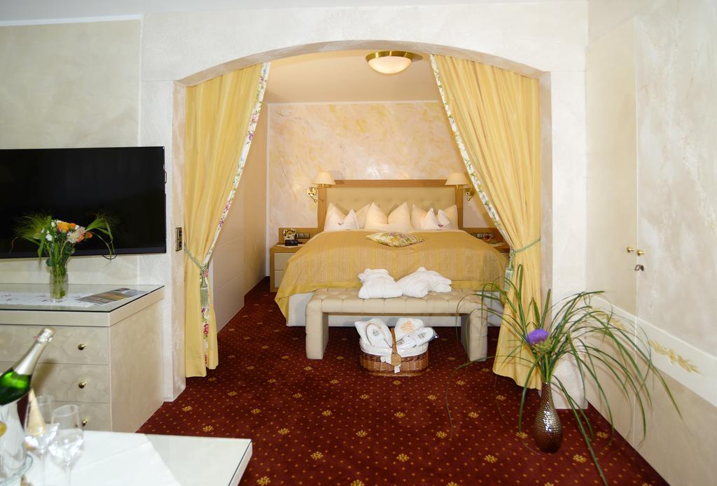 Hotel Krone Igelsberg Фройденштадт Экстерьер фото